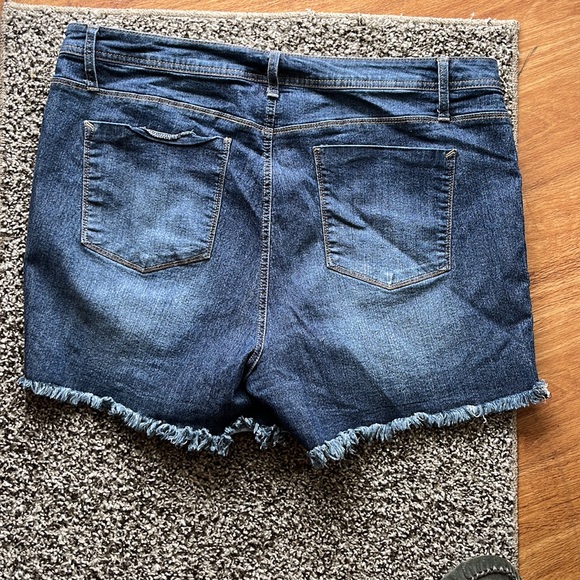 A3 Denim women’s plus size jean shorts - Picture 2 of 4